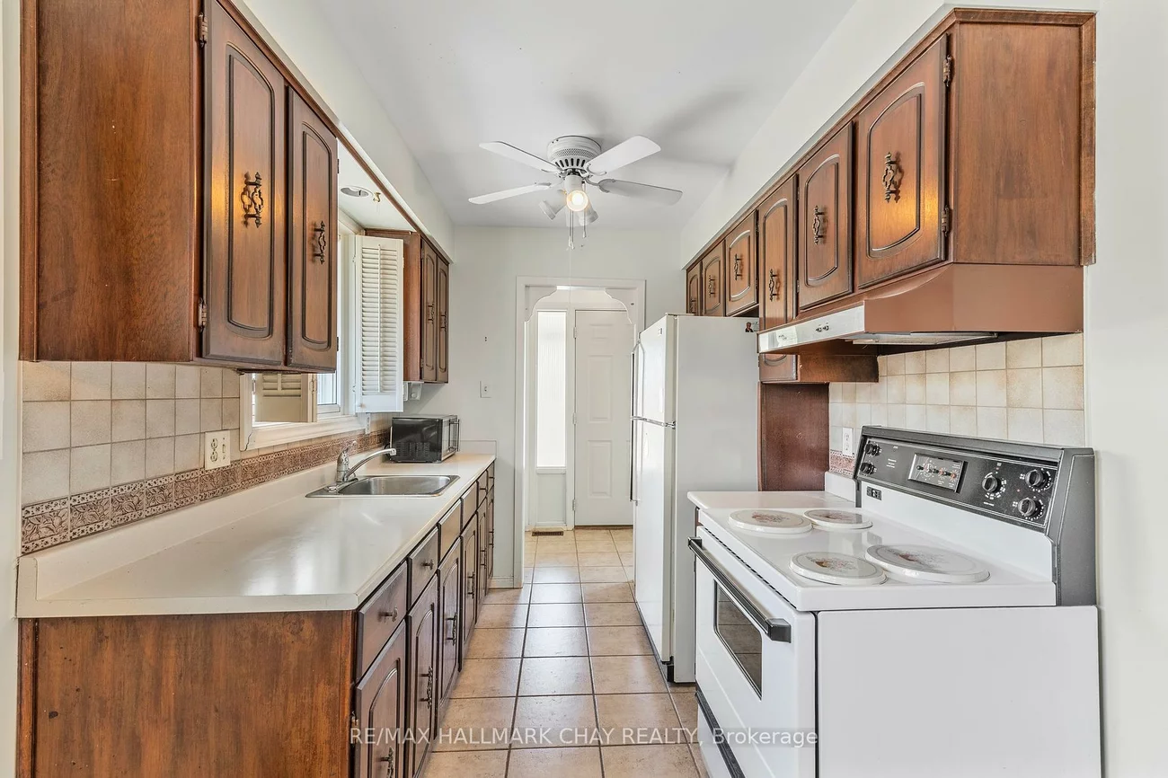 3, College, Grove East, Barrie