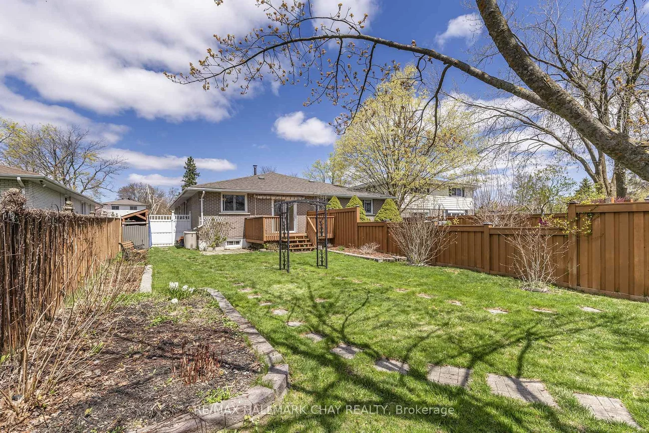 3, College, Grove East, Barrie