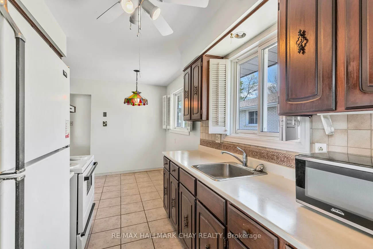 3, College, Grove East, Barrie