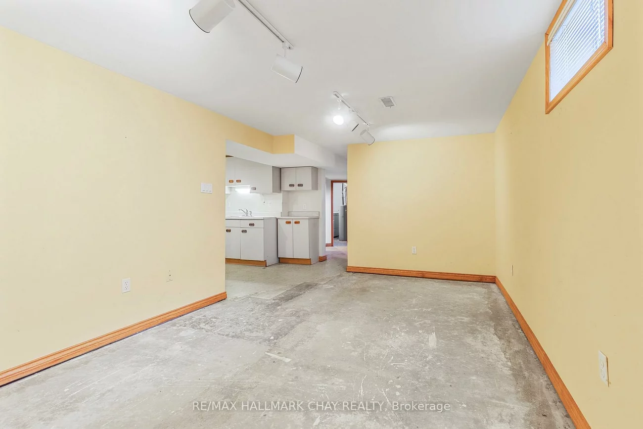 3, College, Grove East, Barrie