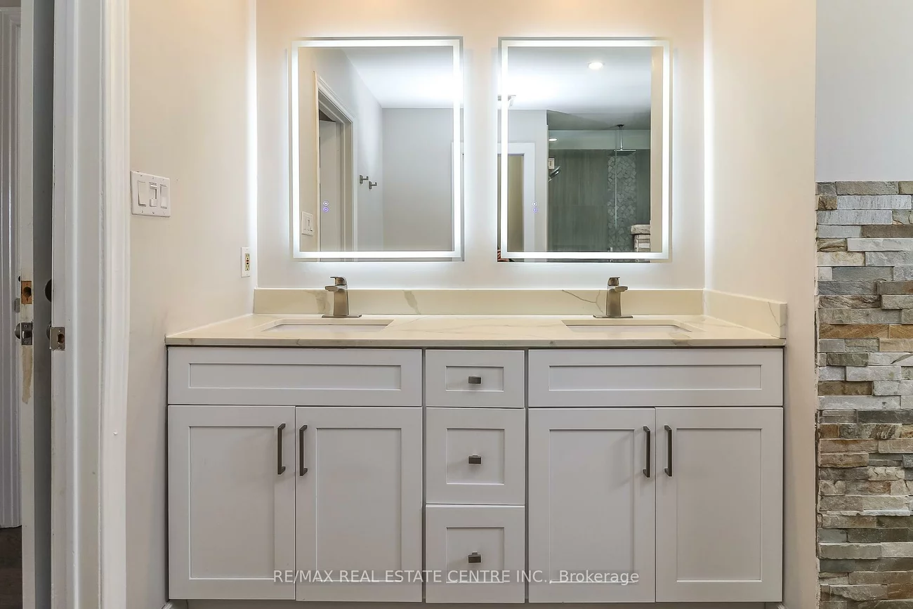 22, Meadowlark, Cundles East, Barrie