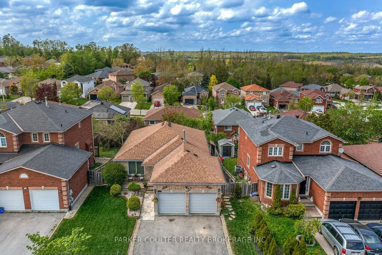 220, Livingstone, Little Lake, Barrie