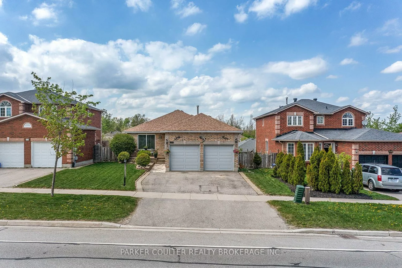 220, Livingstone, Little Lake, Barrie