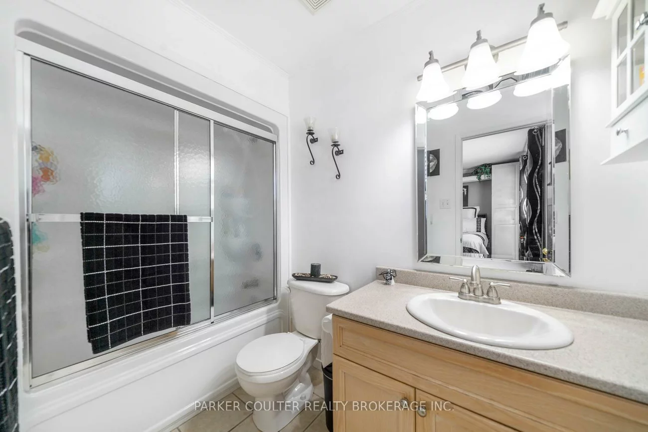 220, Livingstone, Little Lake, Barrie
