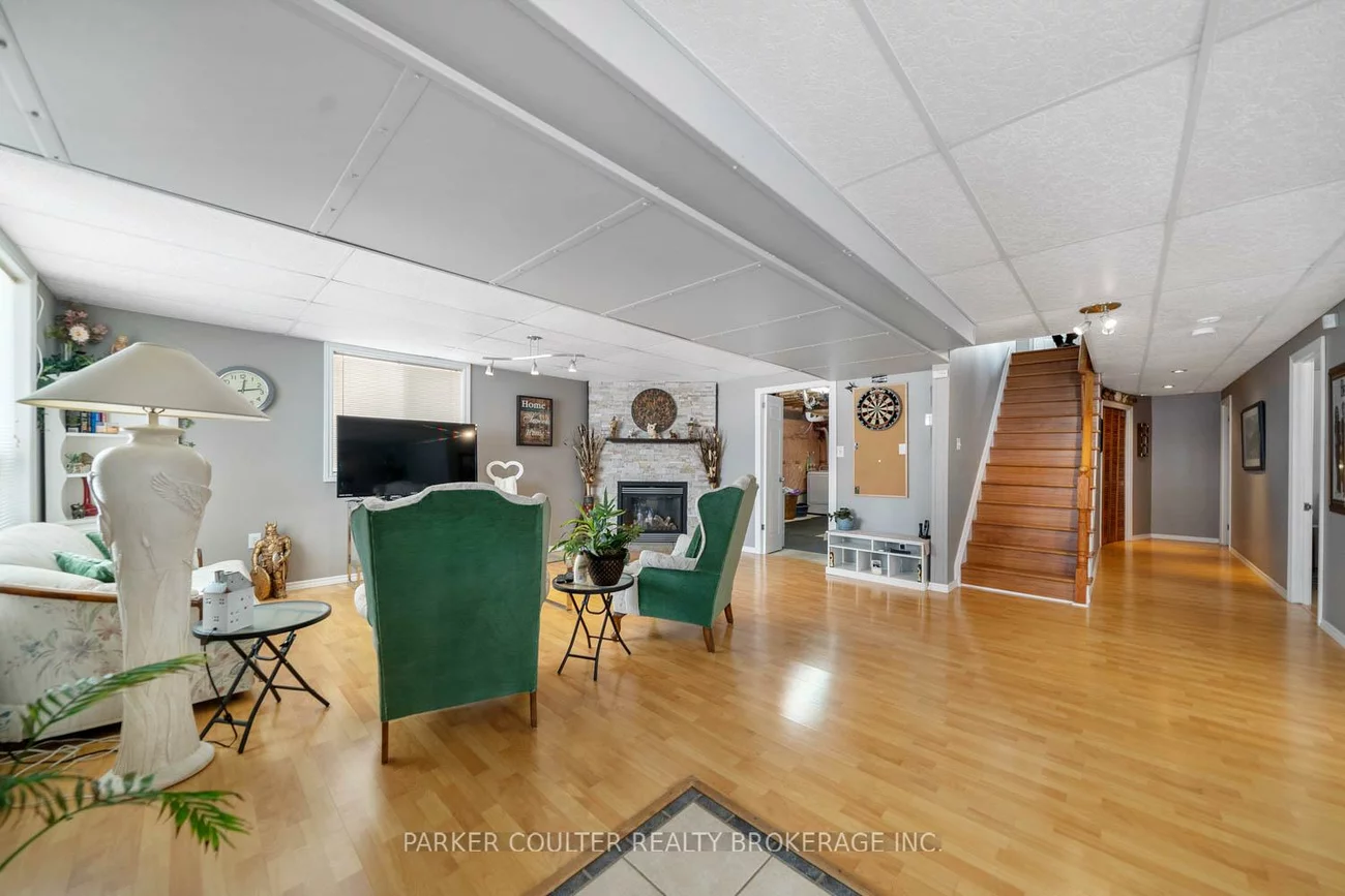220, Livingstone, Little Lake, Barrie