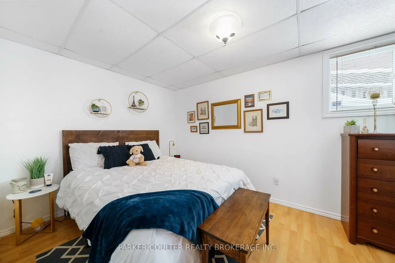 220, Livingstone, Little Lake, Barrie