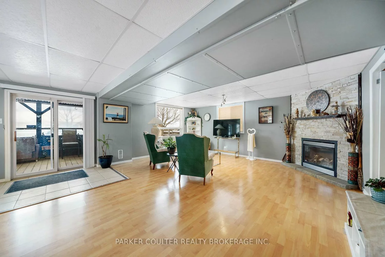 220, Livingstone, Little Lake, Barrie