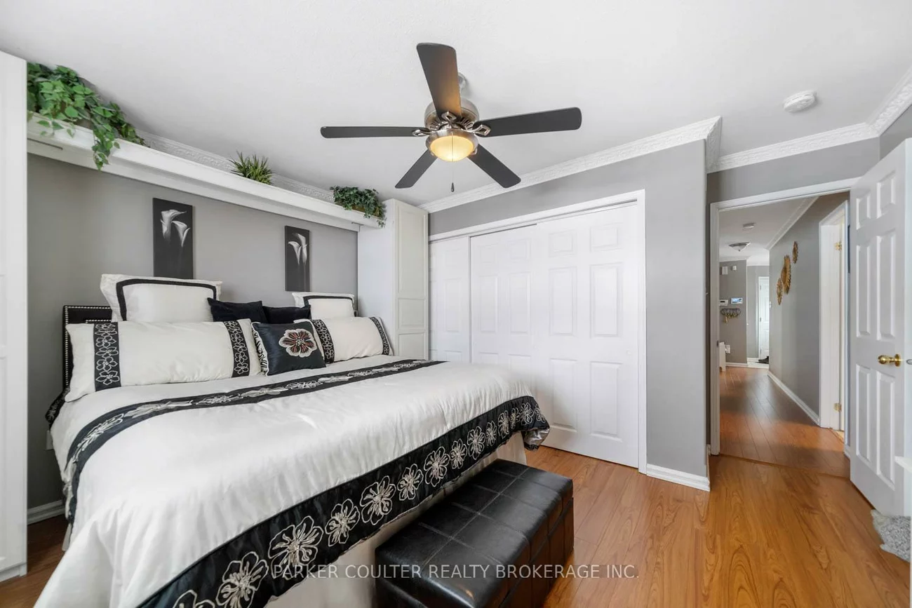 220, Livingstone, Little Lake, Barrie
