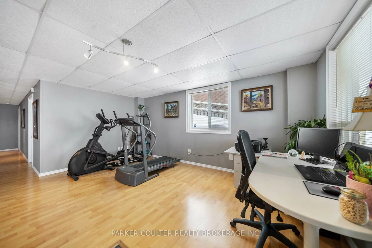 220, Livingstone, Little Lake, Barrie