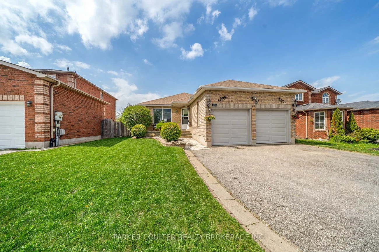 220, Livingstone, Little Lake, Barrie