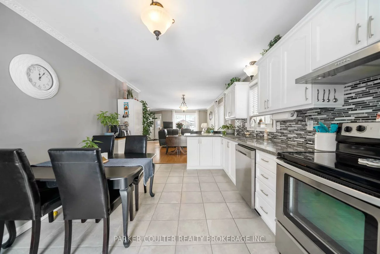 220, Livingstone, Little Lake, Barrie