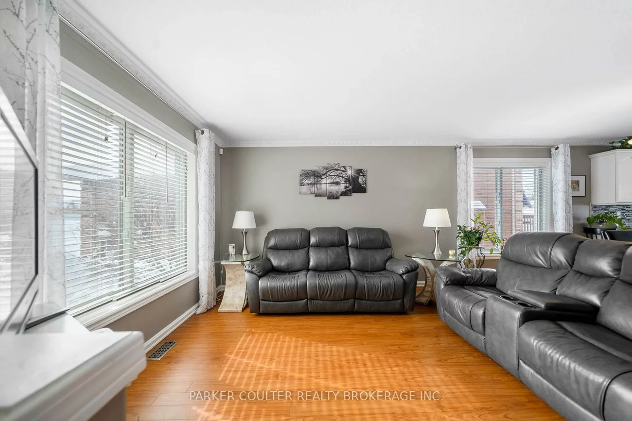 220, Livingstone, Little Lake, Barrie