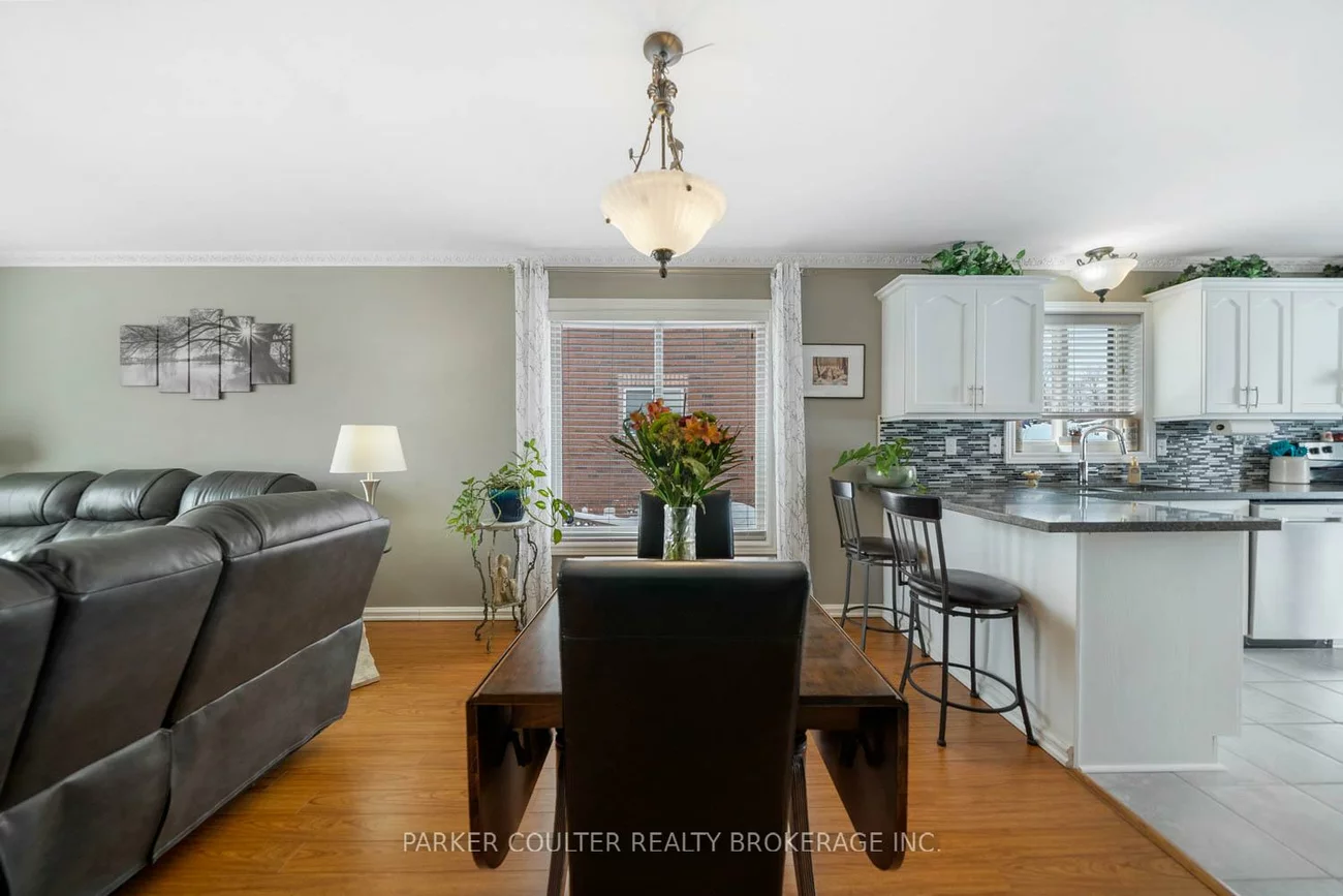 220, Livingstone, Little Lake, Barrie