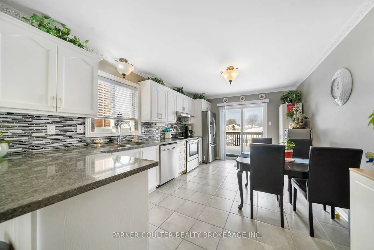 220, Livingstone, Little Lake, Barrie