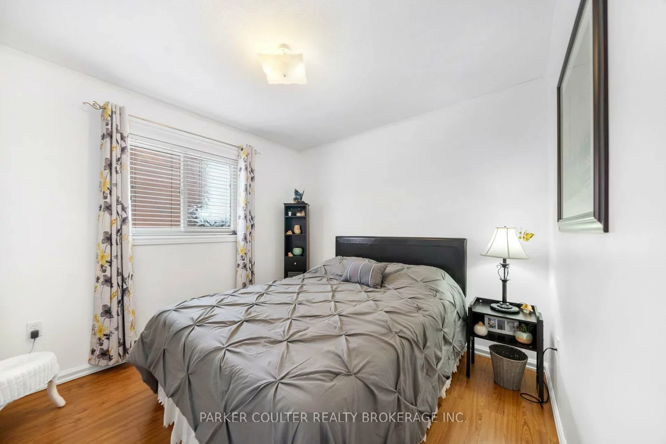 220, Livingstone, Little Lake, Barrie