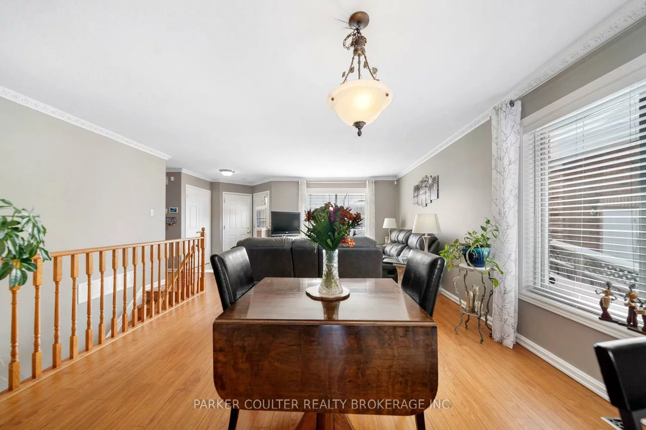220, Livingstone, Little Lake, Barrie
