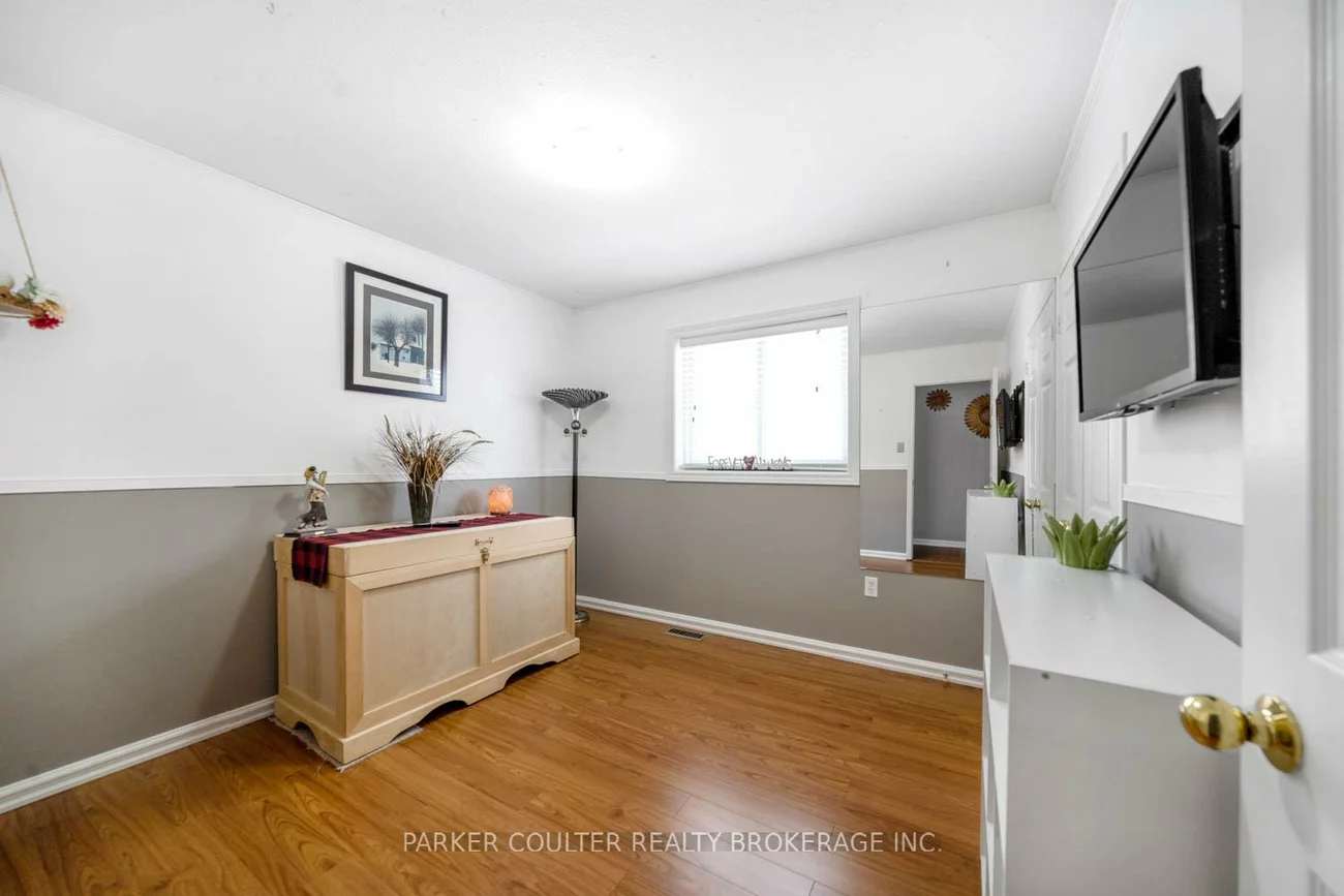 220, Livingstone, Little Lake, Barrie