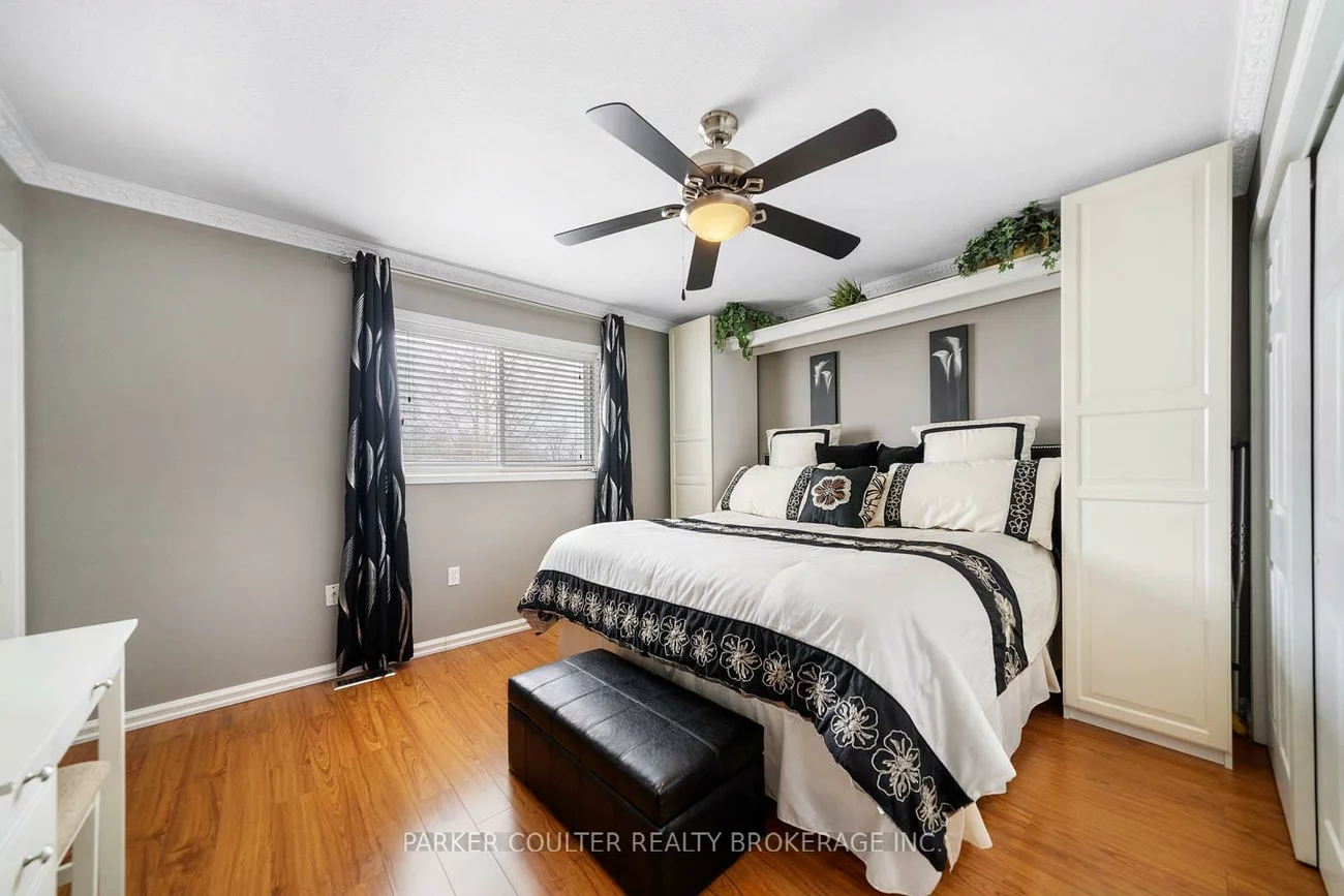 220, Livingstone, Little Lake, Barrie