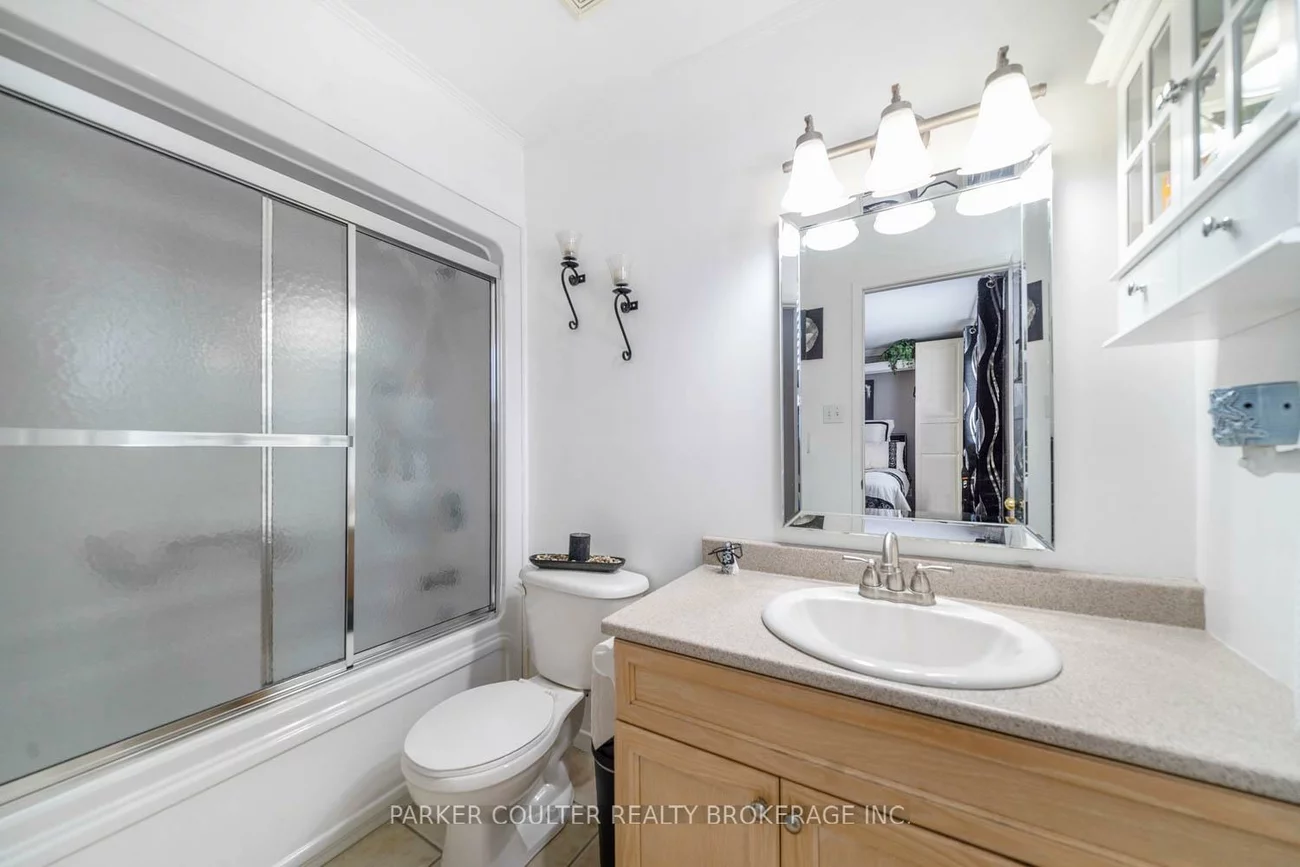 220, Livingstone, Little Lake, Barrie