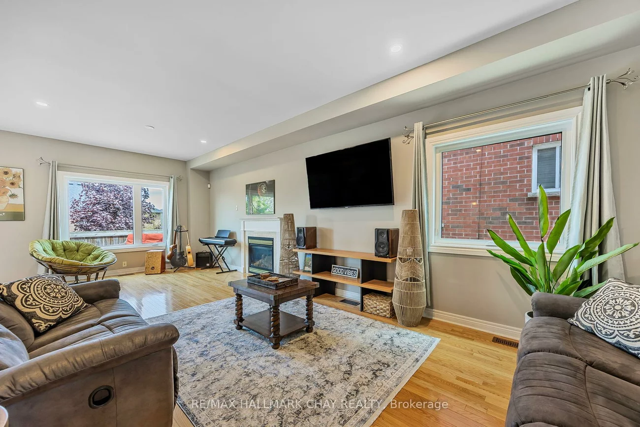 12, Prince Of Wales, Innis-Shore, Barrie