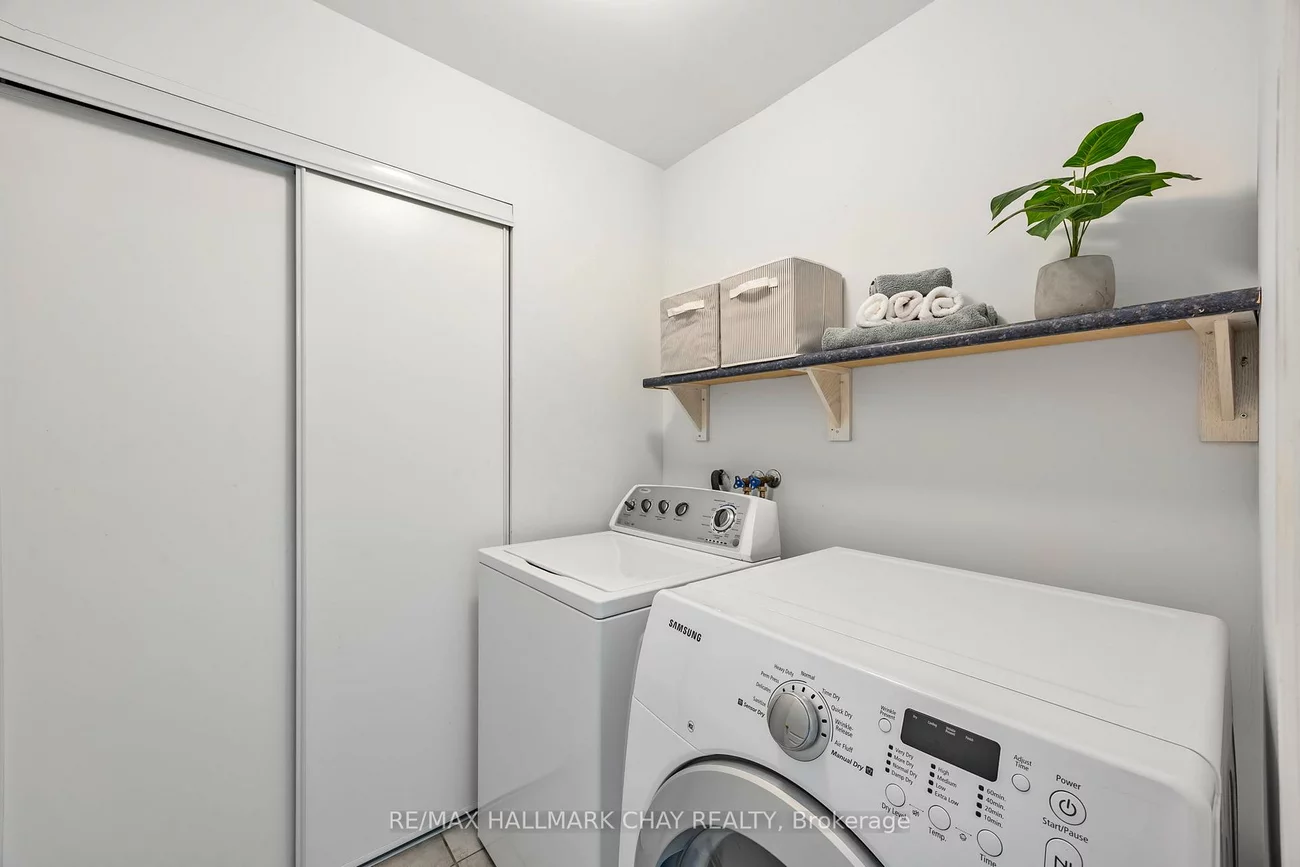 12, Prince Of Wales, Innis-Shore, Barrie