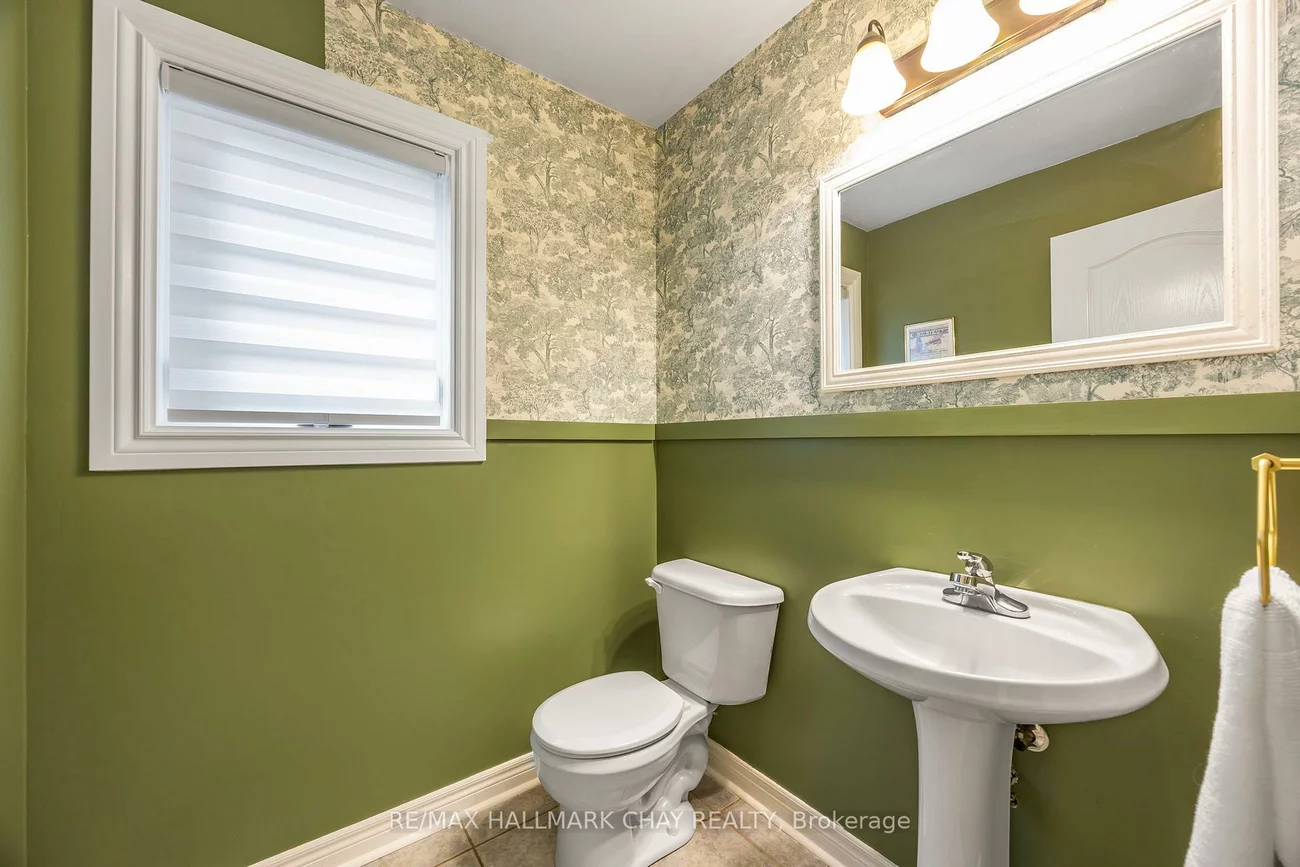 12, Prince Of Wales, Innis-Shore, Barrie