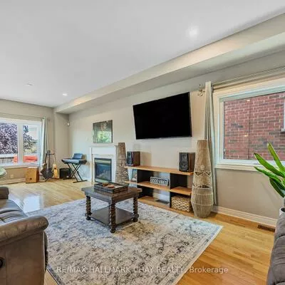 12, Prince Of Wales, Innis-Shore, Barrie