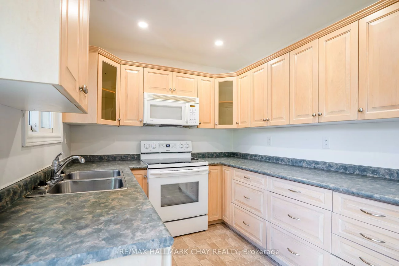 72, Jane, Allandale Heights, Barrie