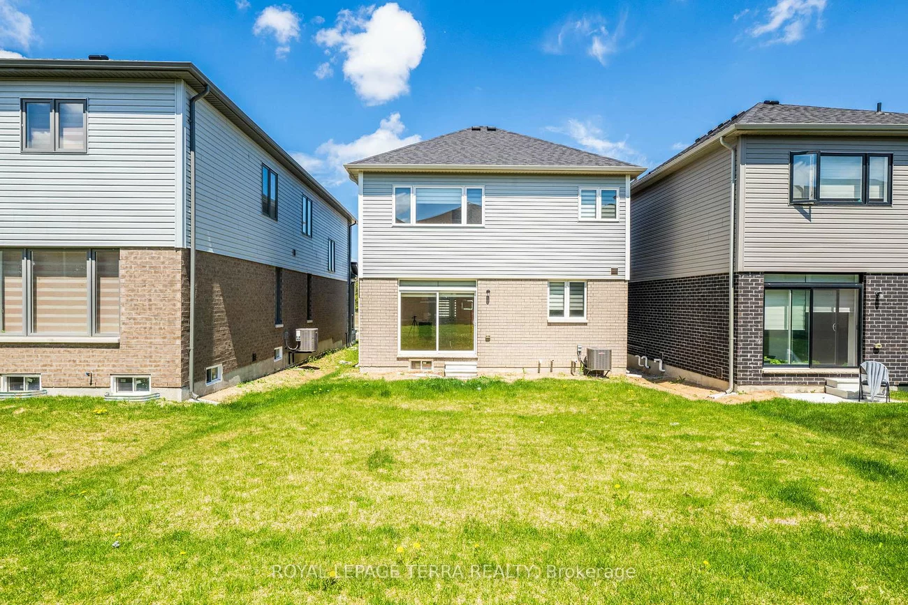 112, Nottingham, 400 East, Barrie