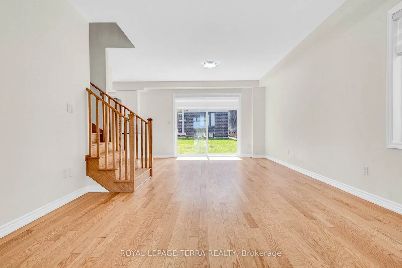 112, Nottingham, 400 East, Barrie