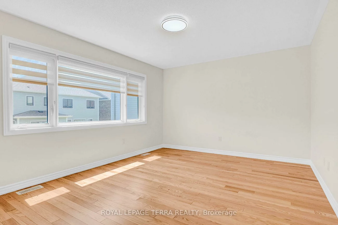 112, Nottingham, 400 East, Barrie