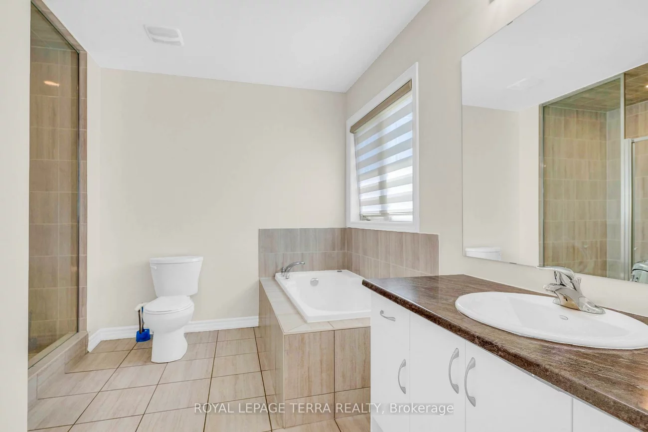 112, Nottingham, 400 East, Barrie