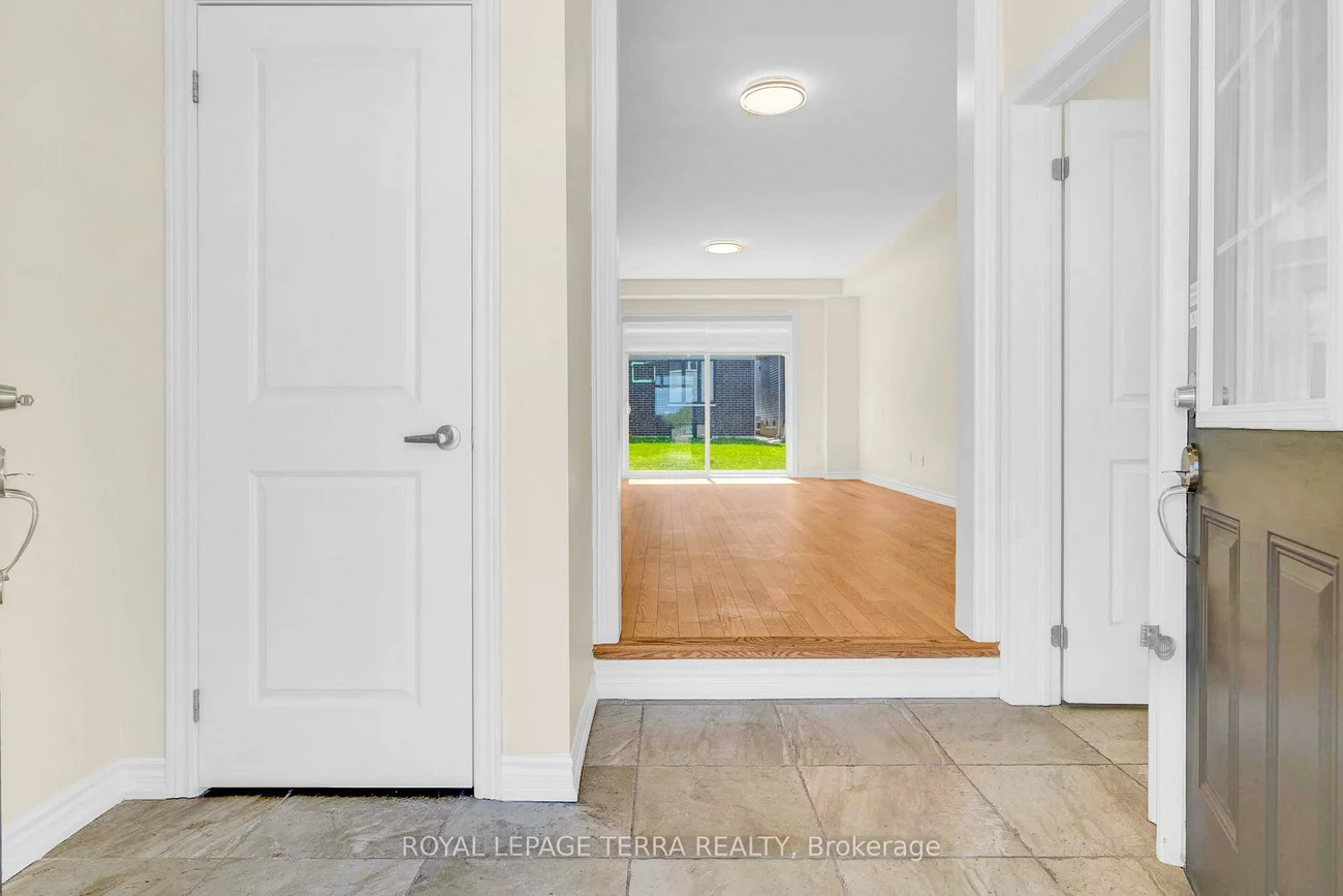 112, Nottingham, 400 East, Barrie