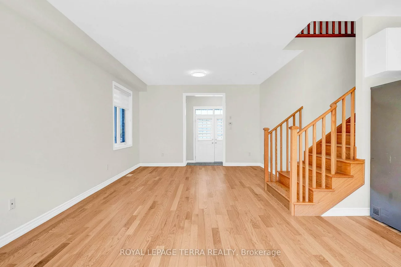 112, Nottingham, 400 East, Barrie
