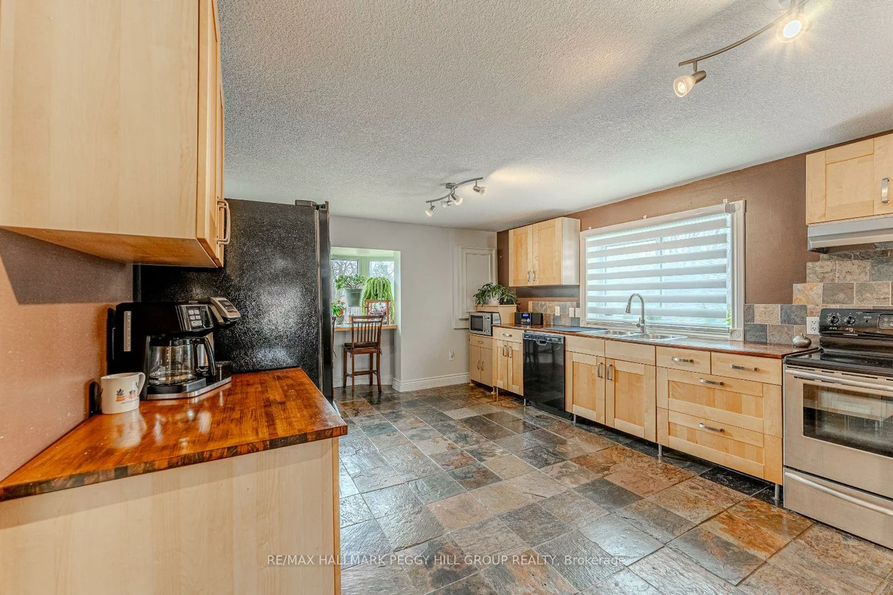 20, Ferris, Cundles East, Barrie