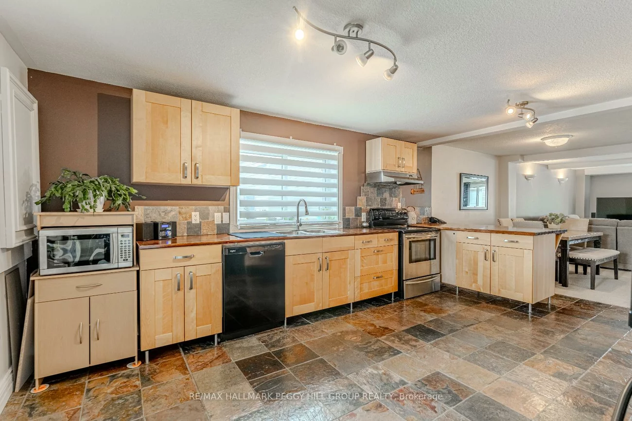 20, Ferris, Cundles East, Barrie
