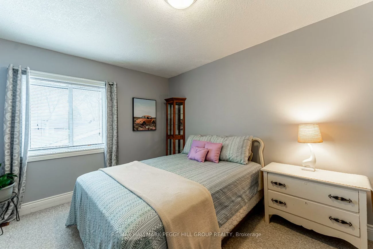 20, Ferris, Cundles East, Barrie