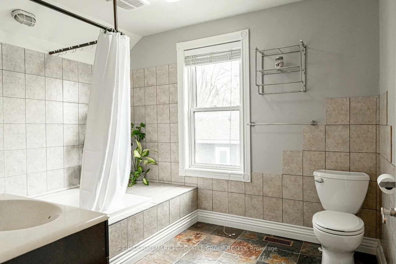 20, Ferris, Cundles East, Barrie