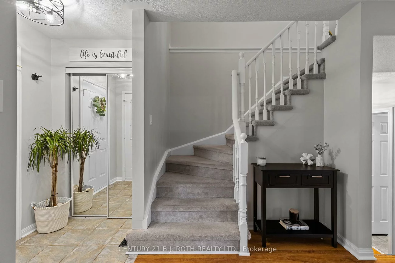 26, Villers, Edgehill Drive, Barrie