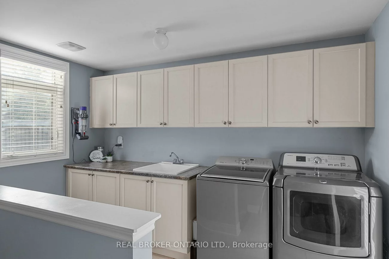 33, Royal Park, Bayshore, Barrie