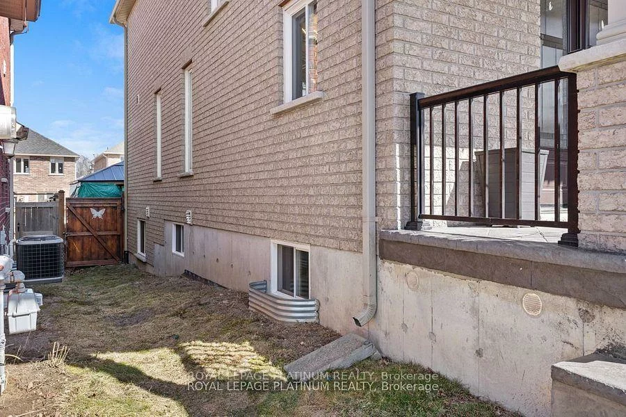 52, Jewel House, Innis-Shore, Barrie