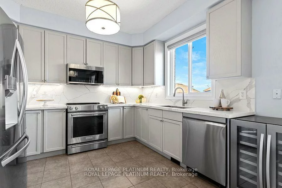 52, Jewel House, Innis-Shore, Barrie