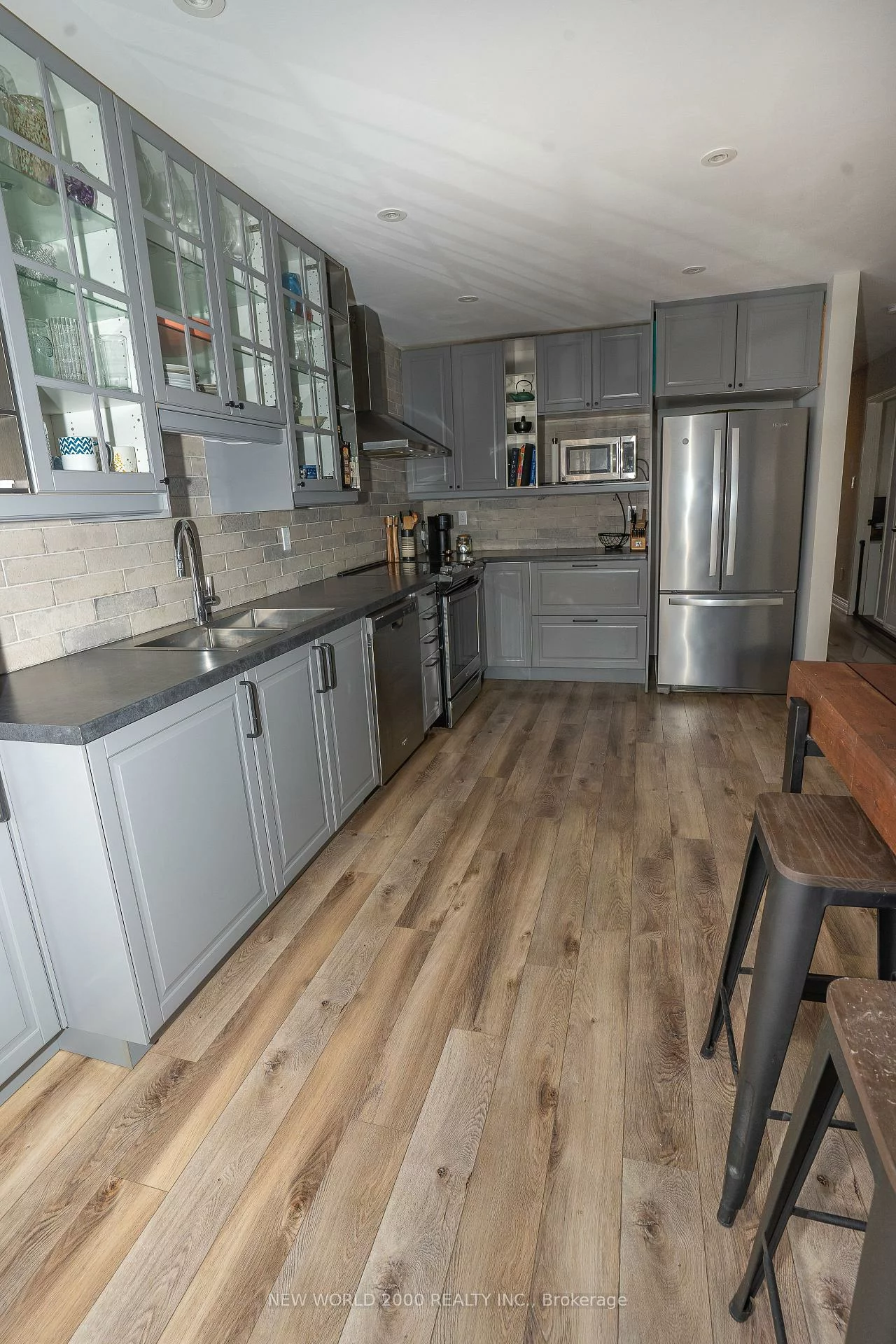 3, Rundle, Holly, Barrie