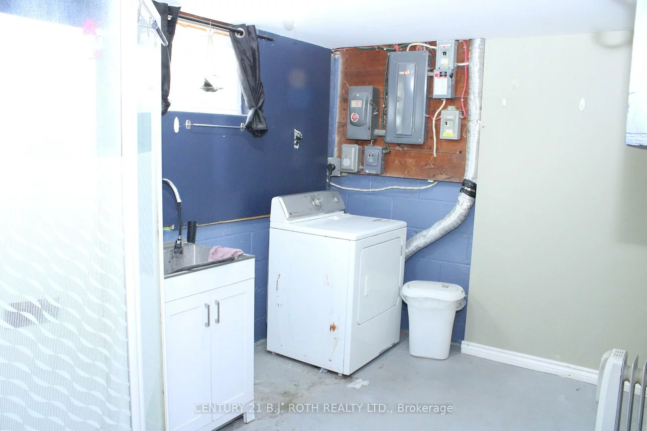 51, Davidson, Wellington, Barrie
