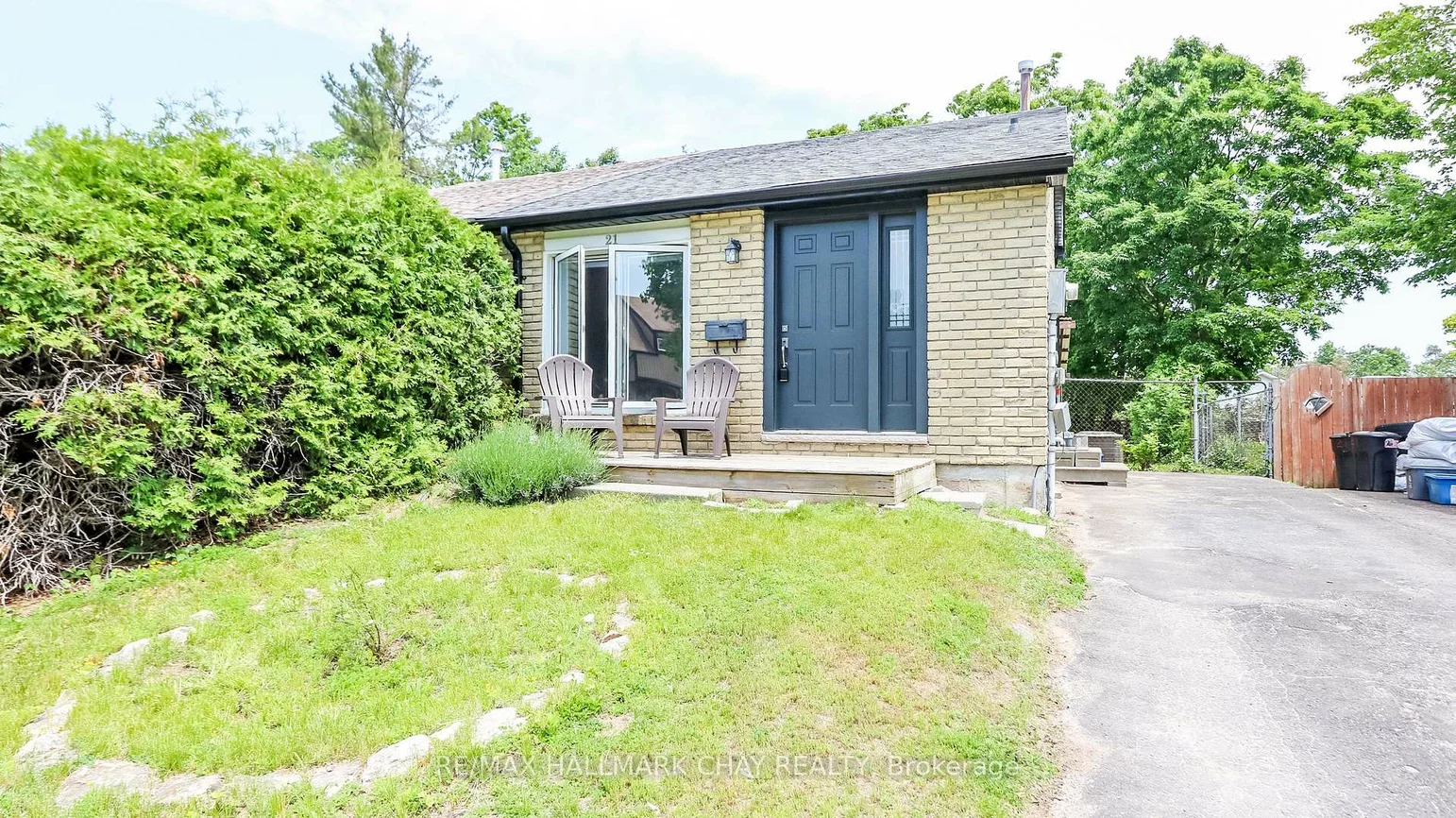 21, Scott, Letitia Heights, Barrie