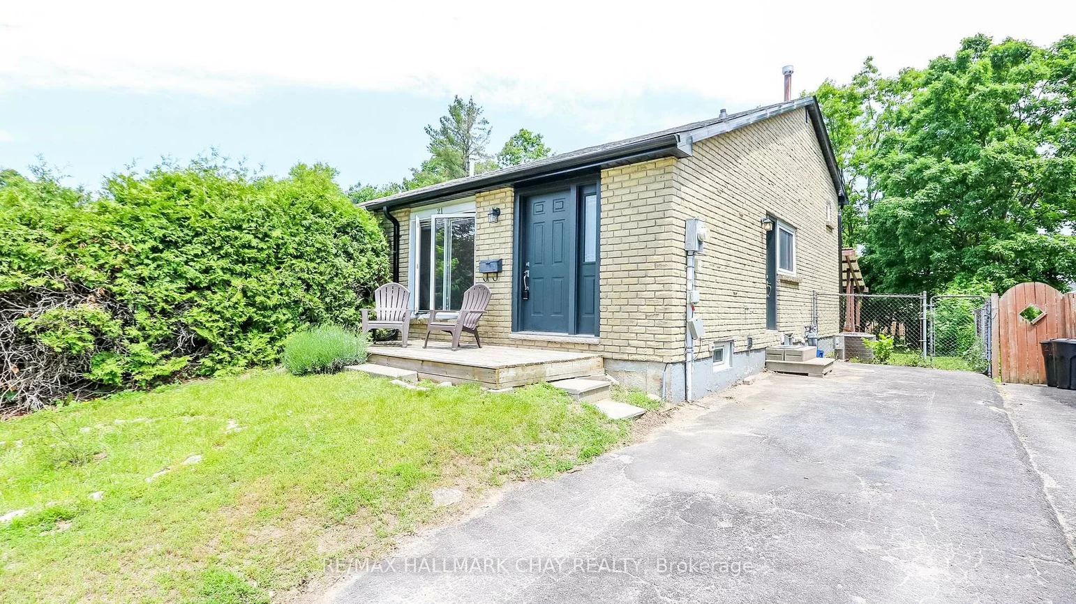 21, Scott, Letitia Heights, Barrie