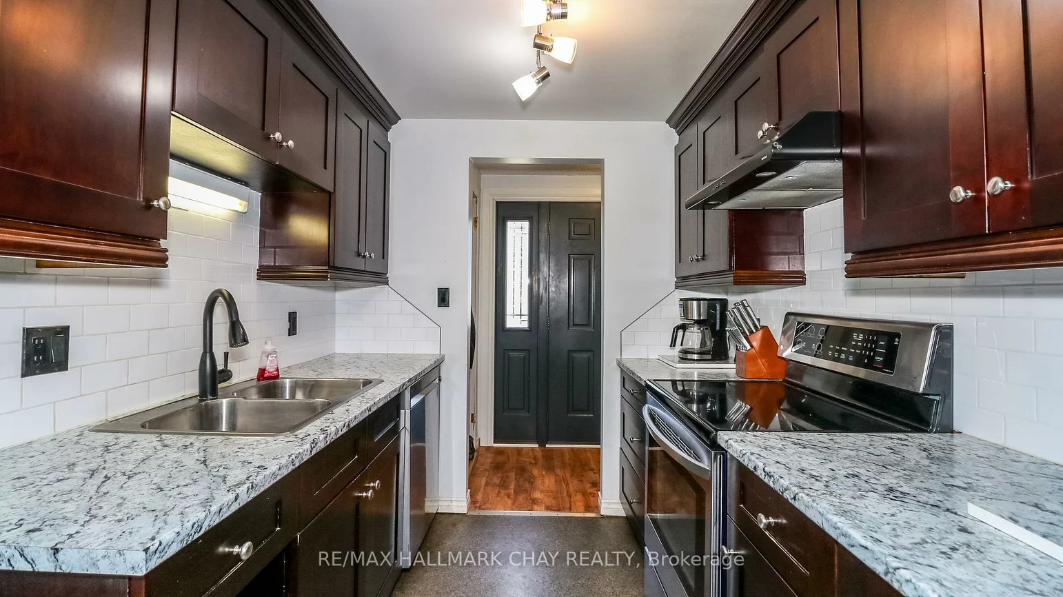 21, Scott, Letitia Heights, Barrie