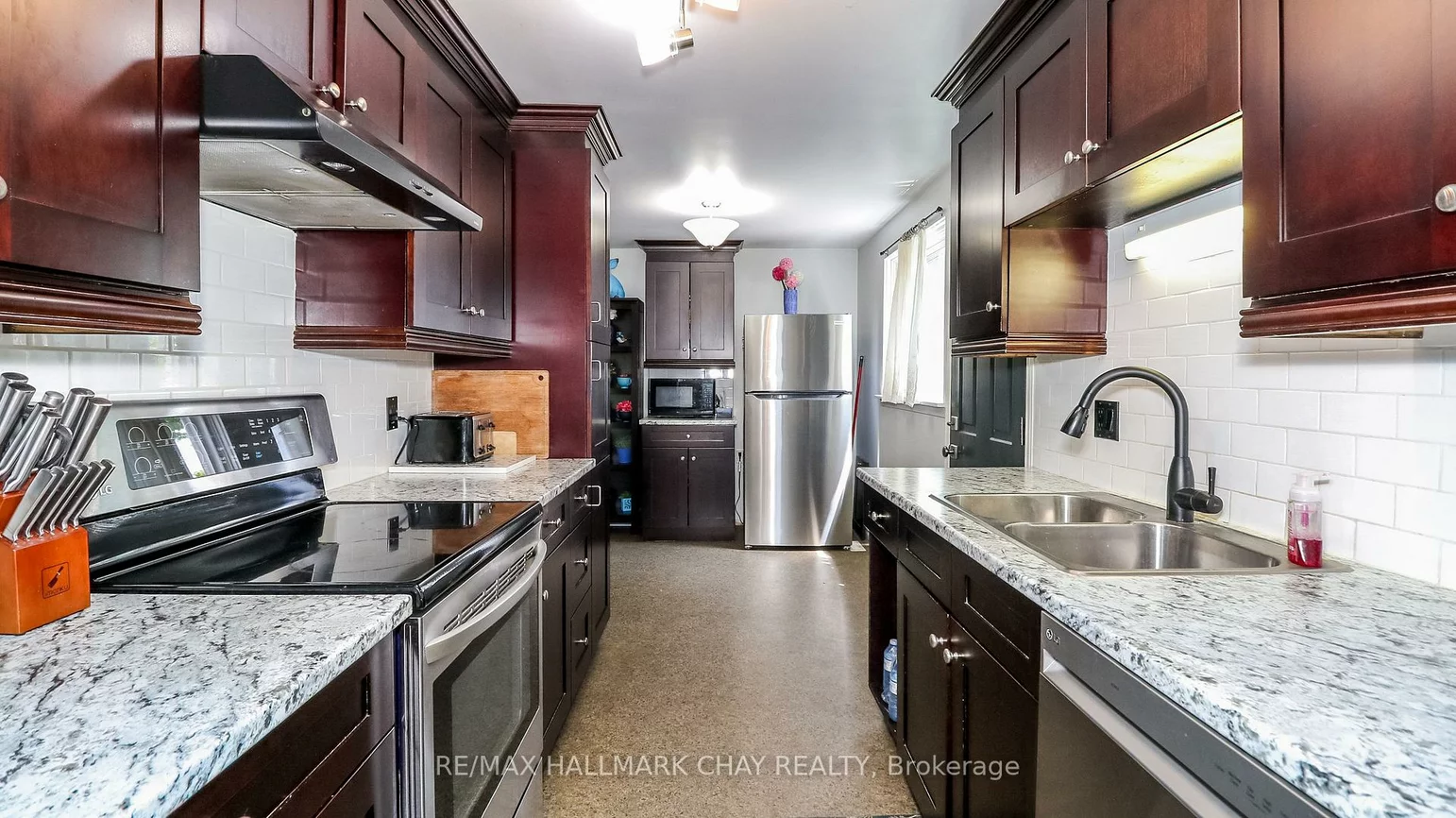 21, Scott, Letitia Heights, Barrie