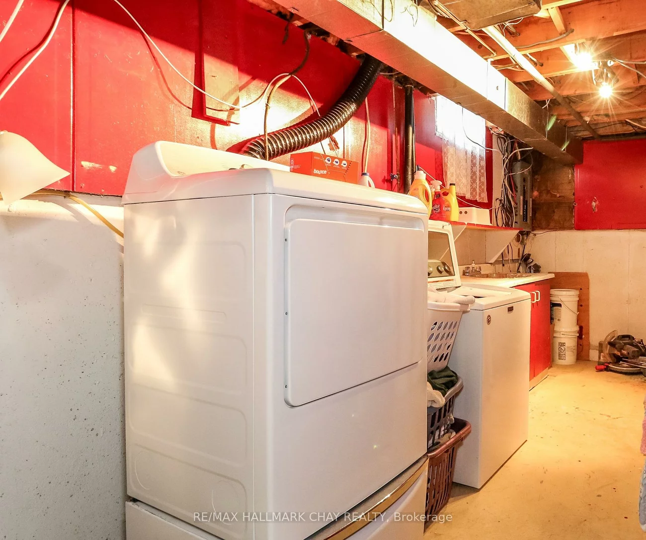 21, Scott, Letitia Heights, Barrie