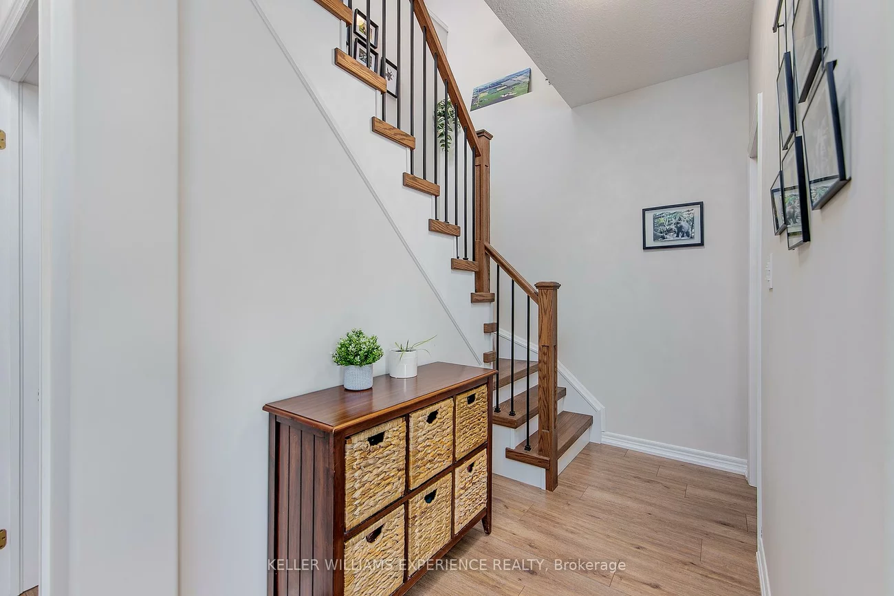 6, Balmoral, Innis-Shore, Barrie